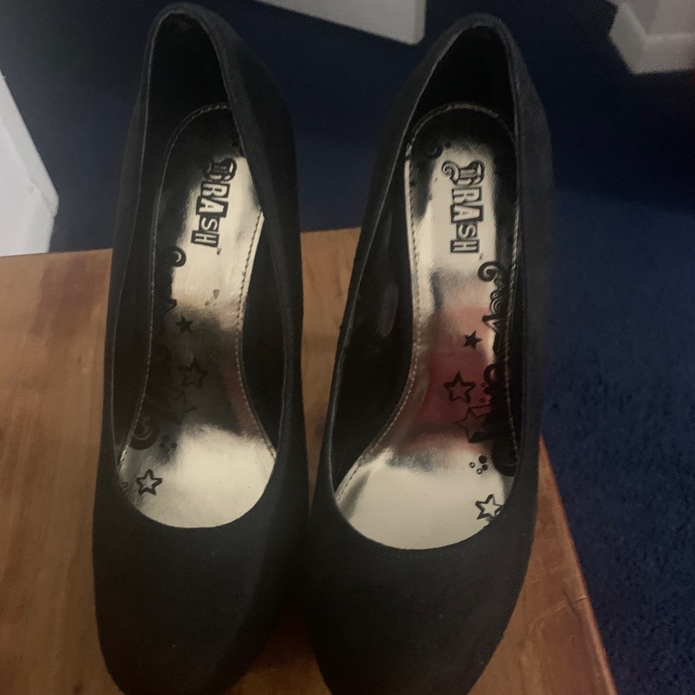 Shoes - Picture 5 of 8